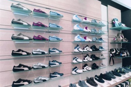 Parete per calzature sportive