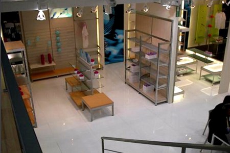 Esempio di arredo per articoli da regalo