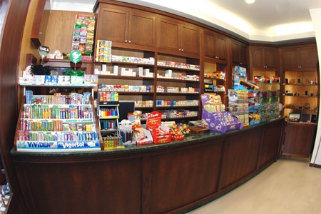 Arredamento per tabaccheria in legno