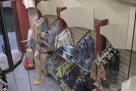 arredamento negozio abbigliamento bambino