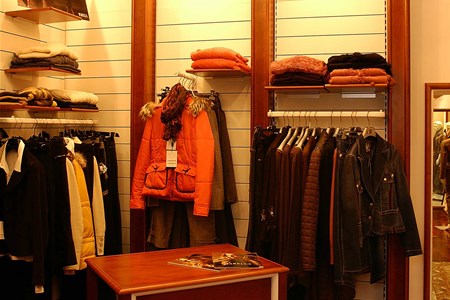 arredamento negozio abbigliamento donna