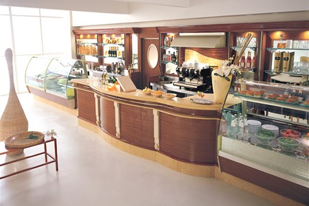 Progetto bar con bancone al centro