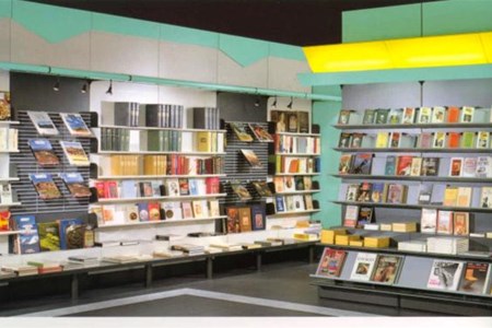 Arredamento moderno per librerie