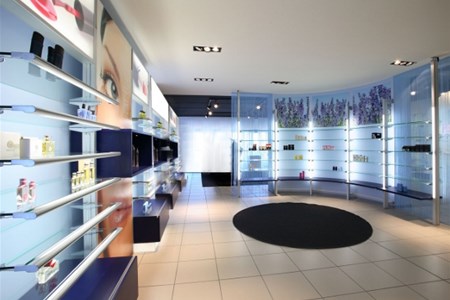 Arredamento negozi profumeria Viterbo