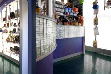 Arredamento per tabaccheria 