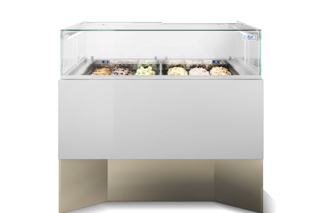 Gelateria con poco spazio vetrina Delta Isa